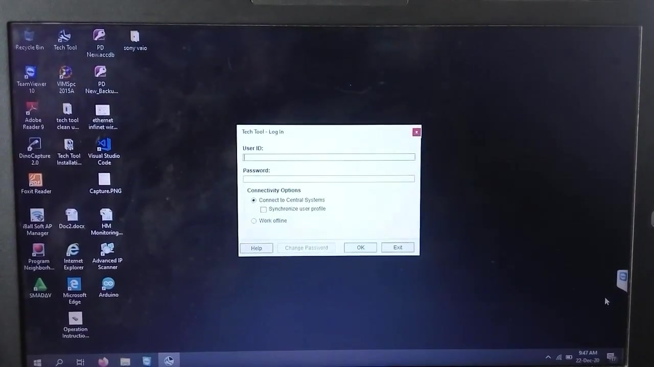 Volvo Tech Tool 'Selected Product' screen showing VOCOM 1 USB connection and data reading progress.