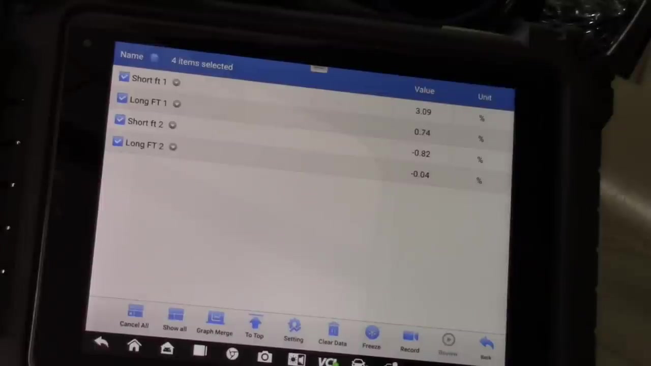 Autel MS909 Live Data showing high fuel trim values during engine acceleration.