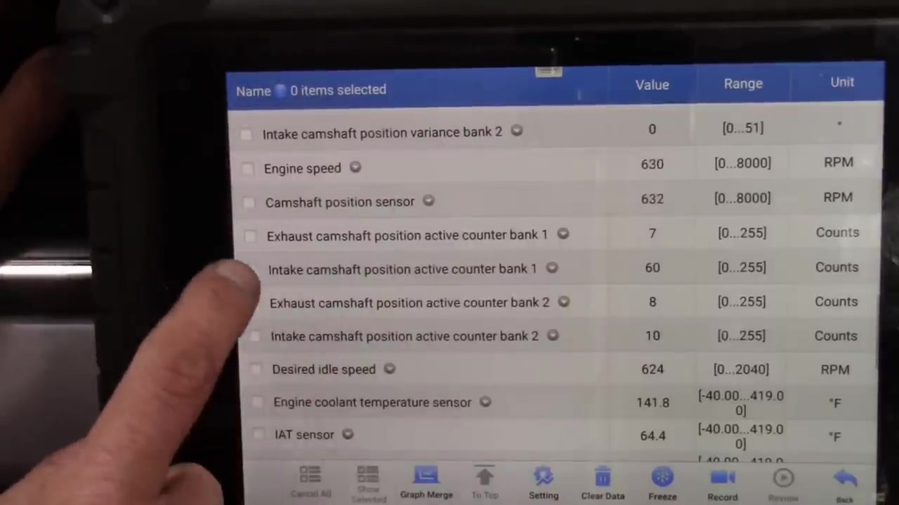 Autel MS909 Live Data displaying a stuck intake camshaft position active counter for bank 1.