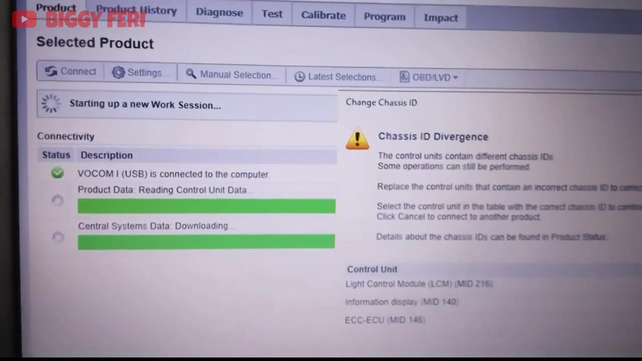 Volvo Tech Tool warning dialog 'Chassis ID Divergence' indicating different chassis IDs in control units, specifically for Information display (MID 140).