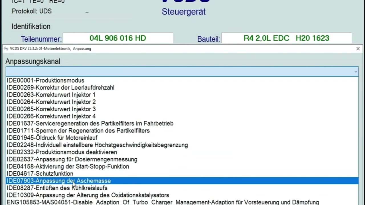 VCDS adaptation channel 'IDE07903-Anpassung der Aschemasse' (Adaptation of Ash Mass) with 'Gespeicherter Wert' (stored value) and 'Neuer Wert' (new value) fields.