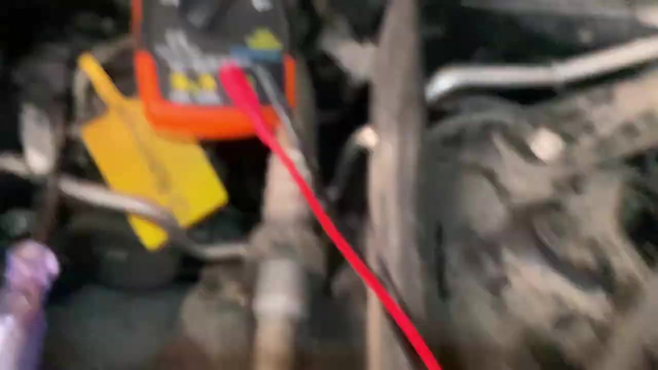 Multimeter displaying 60.3 Ohm resistance on the CAN bus lines, indicating a fault.