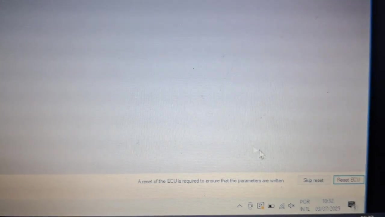 Message 'A reset of the ECU is required...' with 'Reset ECU' button highlighted.